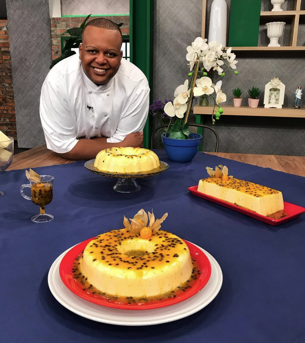 Pudim de maracujá com physalis